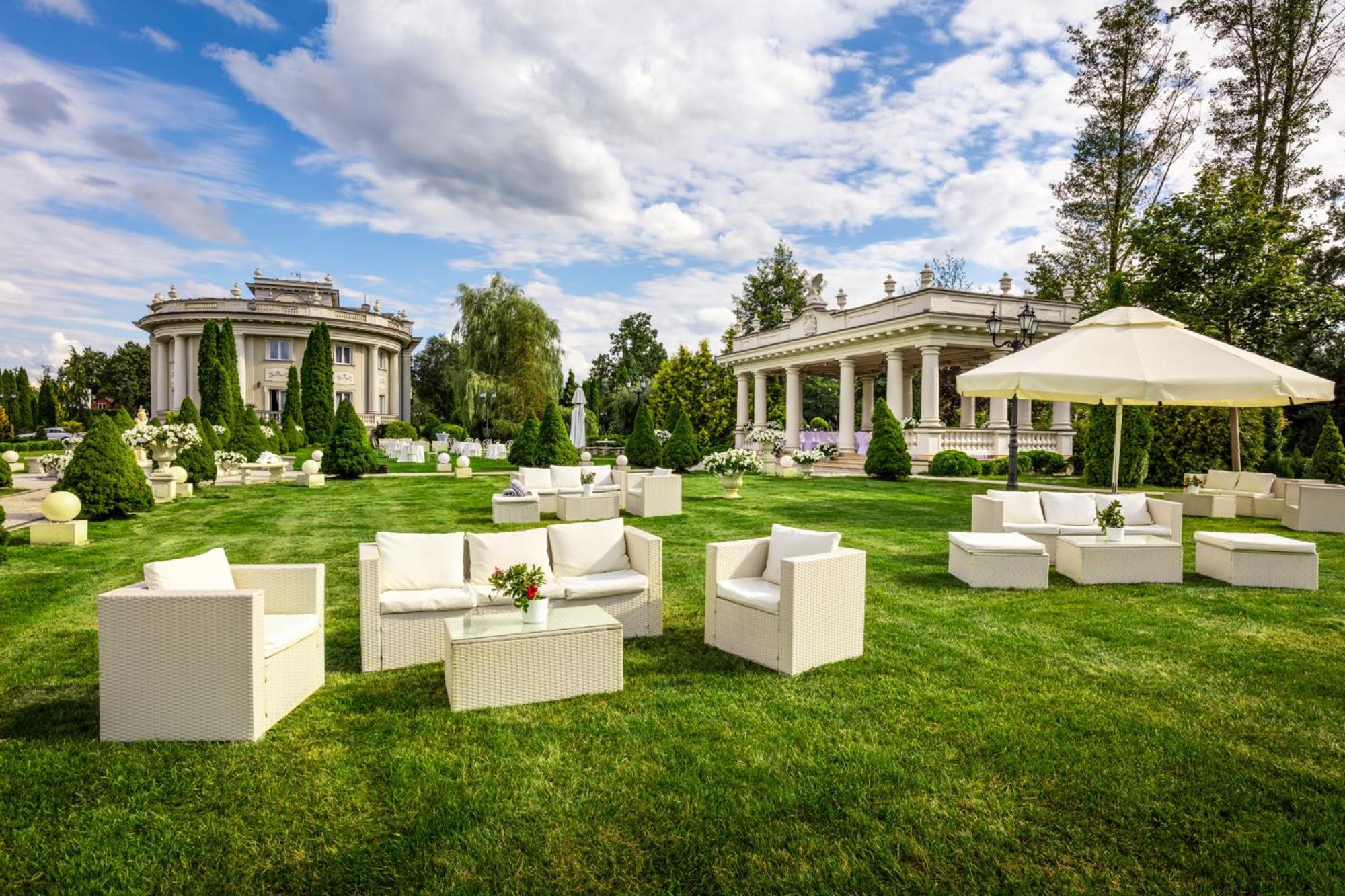 Palacyk Otrebusy Business & Spa Exterior foto